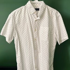 Gap medium button down t shirt with blue dots